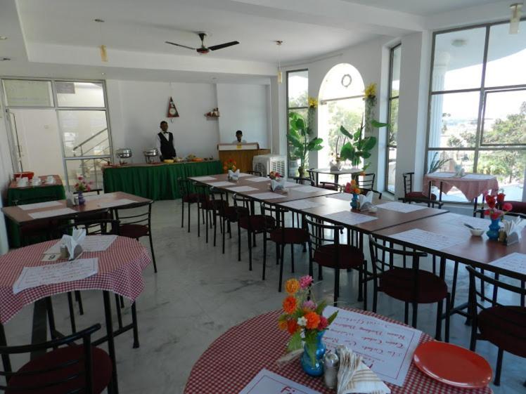 Eurostar Inn Khajurāho Extérieur photo